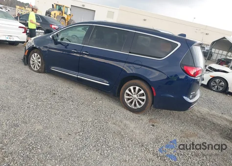 2019 Chrysler Pacifica Touring L z USA, uszkodzony, nr VIN 2C4RC1BG1KR561069